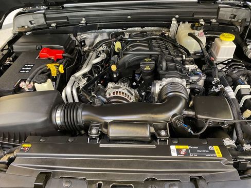 Used 2024 Jeep Gladiator Sport AWD/4WD image 10