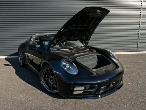 Certified 2024 Porsche 911 image 28