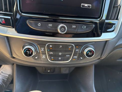 Used 2019 Chevrolet Traverse LT FWD image 15