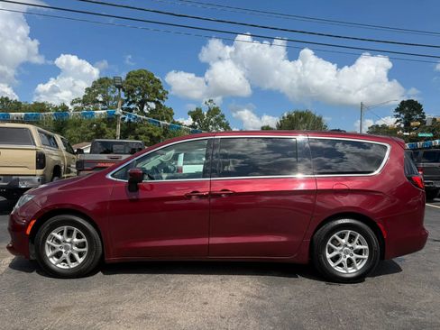 Used 2022 Chrysler Voyager LX FWD image 8