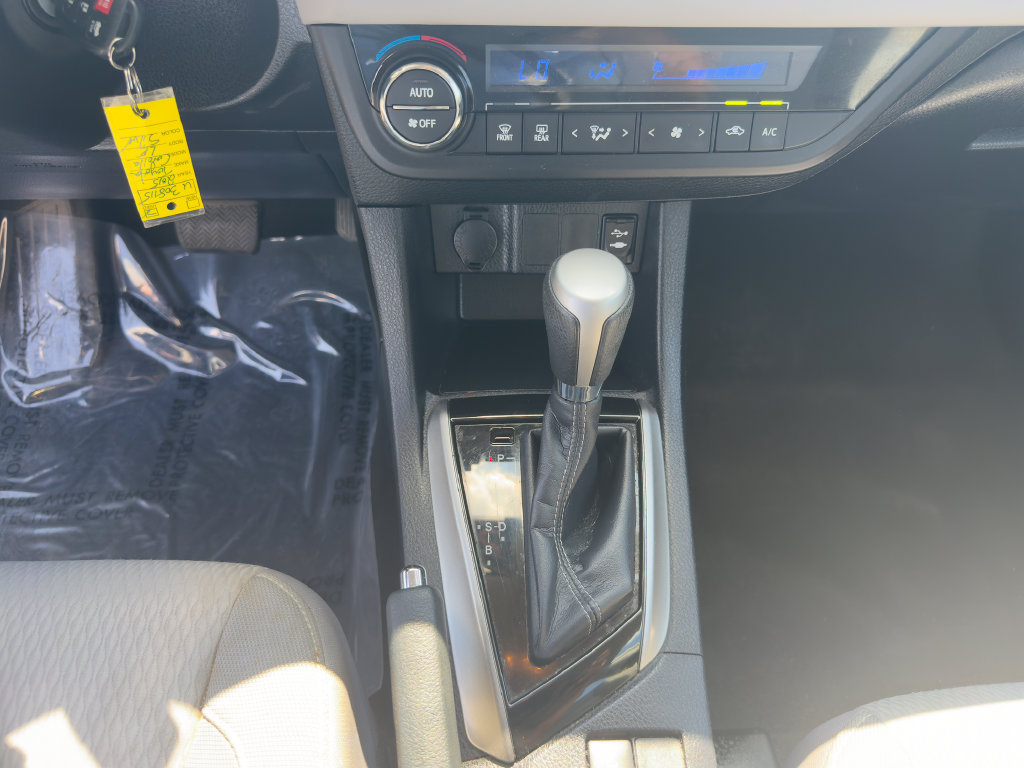 Used 2015 Toyota Corolla LE FWD image 26