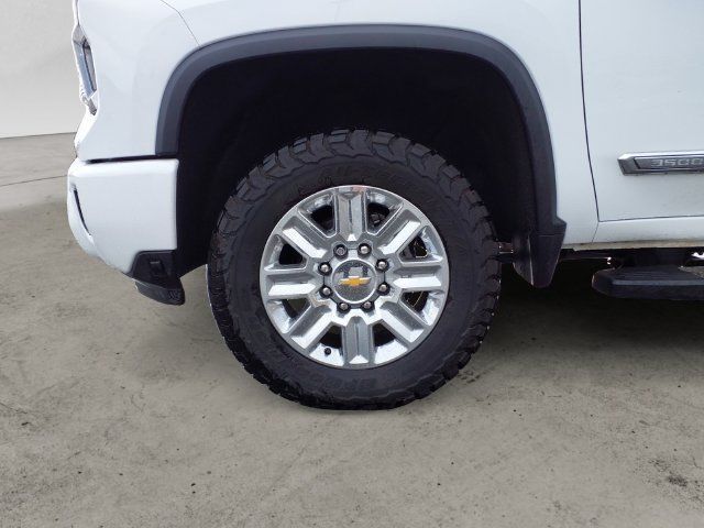 Used 2024 Chevrolet Silverado 3500 High Country w/ High Country Premium Package AWD/4WD image 9