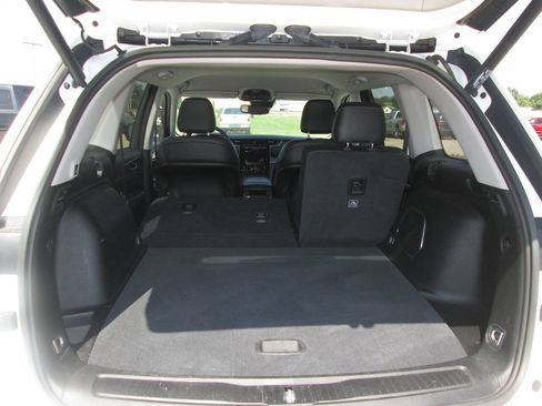 Used 2023 Jeep Grand Cherokee Limited w/ Trailer Tow Prep Group (B) AWD/4WD image 23