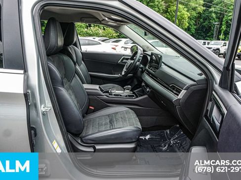 Used 2025 Mitsubishi Outlander SE FWD image 25