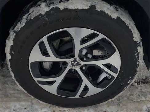 Used 2025 Mercedes-Benz GLC 350e 4MATIC image 5