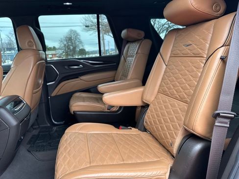 Certified 2022 Cadillac Escalade Sport w/ Touring Package image 21