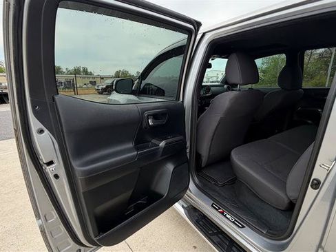 Used 2016 Toyota Tacoma TRD Off-Road w/ Premium & Technology Package RWD image 14