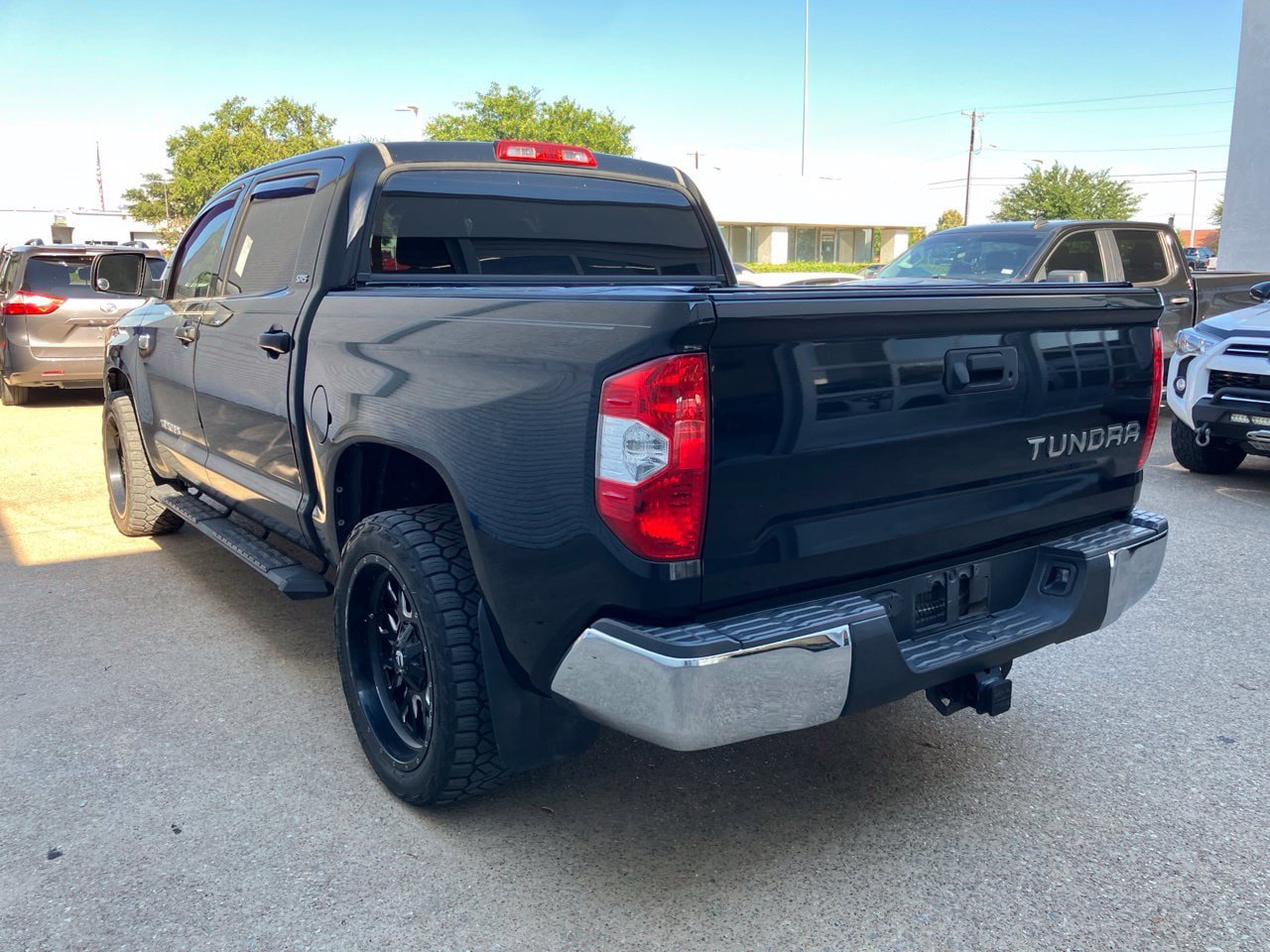Used 2019 Toyota Tundra SR5 w/ SR5 Upgrade Package RWD image 4