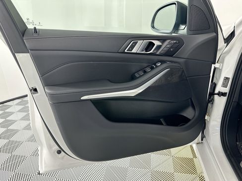 Used 2024 BMW X7 xDrive40i image 15