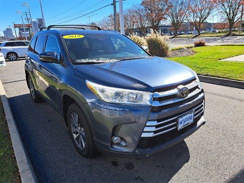 Used 2019 Toyota Highlander XLE image 4