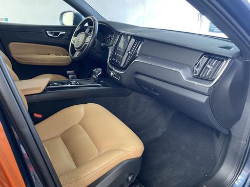 Used 2020 Volvo XC60 T5 Momentum AWD/4WD image 8
