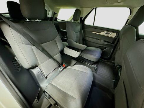Used 2025 Ford Explorer Active RWD image 27