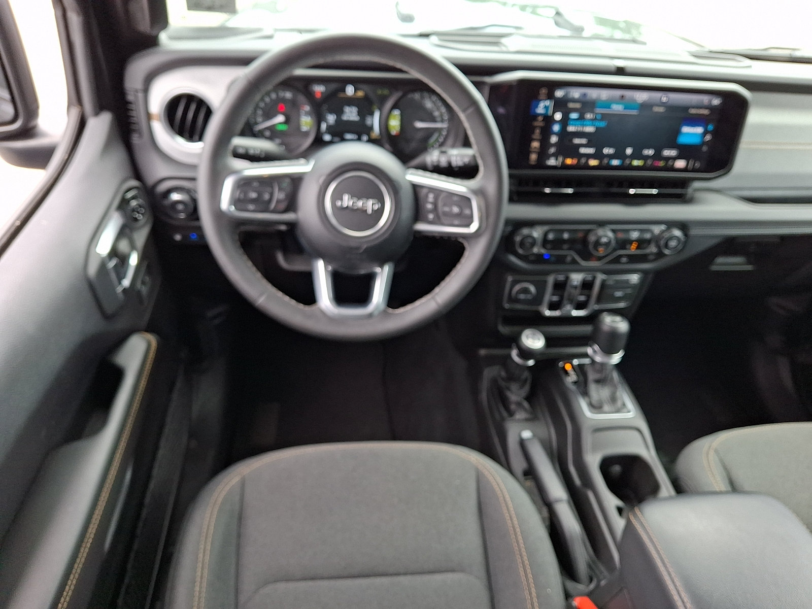 Used 2025 Jeep Wrangler Unlimited Sahara AWD/4WD image 11