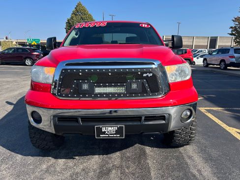 Used 2011 Toyota Tundra 4x4 CrewMax w/ Tow Pkg image 2