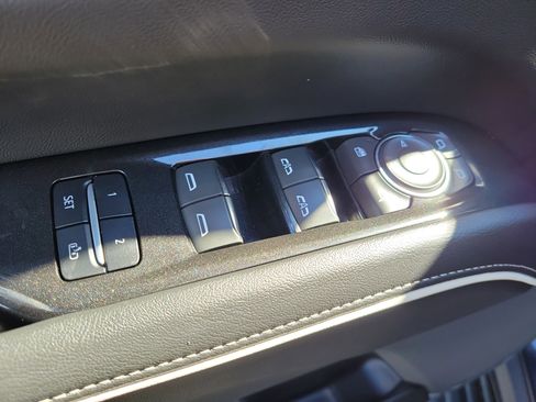 Used 2022 Cadillac Escalade Premium Luxury AWD/4WD image 22