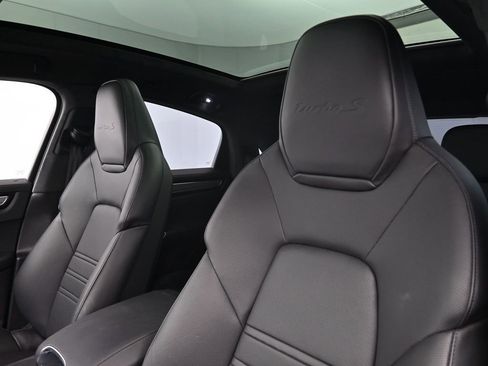 Certified 2022 Porsche Cayenne Turbo S AWD/4WD image 5