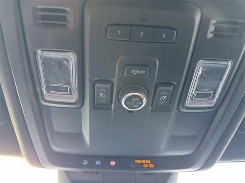 Used 2022 Cadillac Escalade Luxury image 23