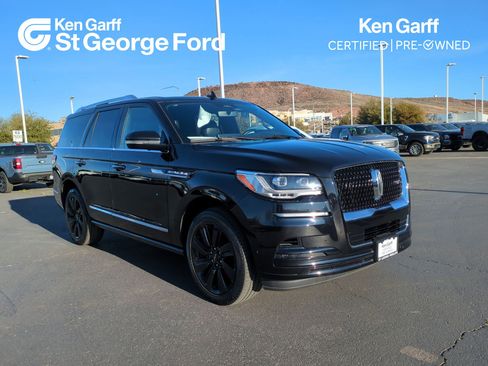 Used 2024 Lincoln Navigator Reserve image 1