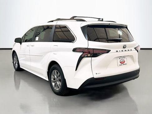 New 2026 Toyota Sienna LE FWD image 6