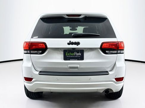 Used 2022 Jeep Grand Cherokee Laredo X RWD image 7