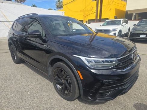 Used 2023 Volkswagen Tiguan SE R-Line image 2