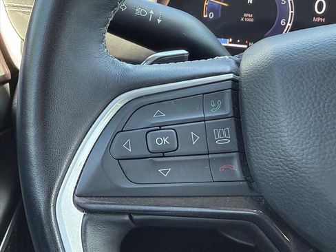 Used 2022 Jeep Grand Cherokee Laredo w/ Luxury Tech Group I RWD image 22