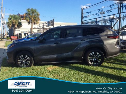 Used 2021 Toyota Highlander XLE image 4
