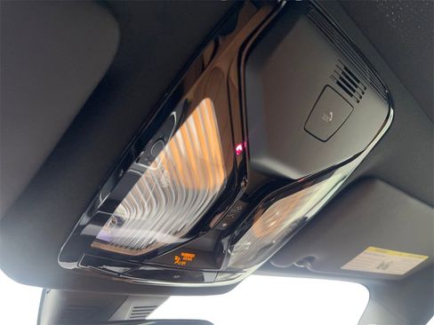 Used 2025 BMW 230i Coupe w/ M Sport Package image 70