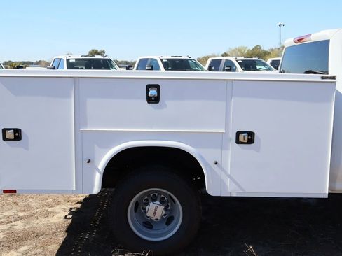 New 2025 GMC Sierra 3500 Pro w/ Convenience Package RWD image 9