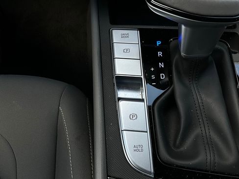 Used 2025 Hyundai Elantra SEL image 23