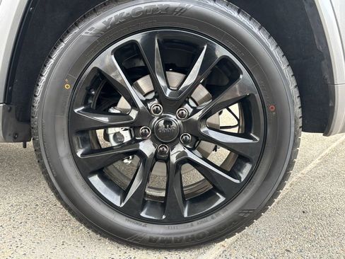 Used 2021 Jeep Grand Cherokee Laredo X image 31