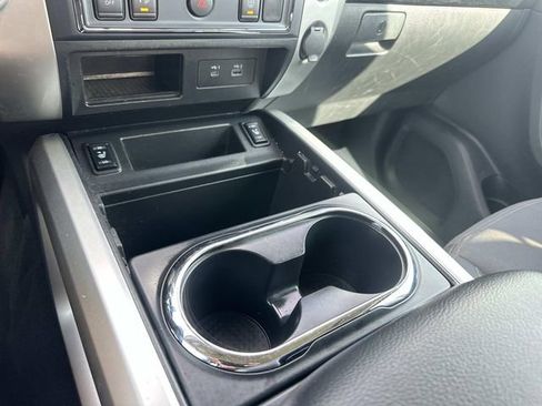 Used 2020 Nissan Titan SV w/ SV Convenience Package image 32