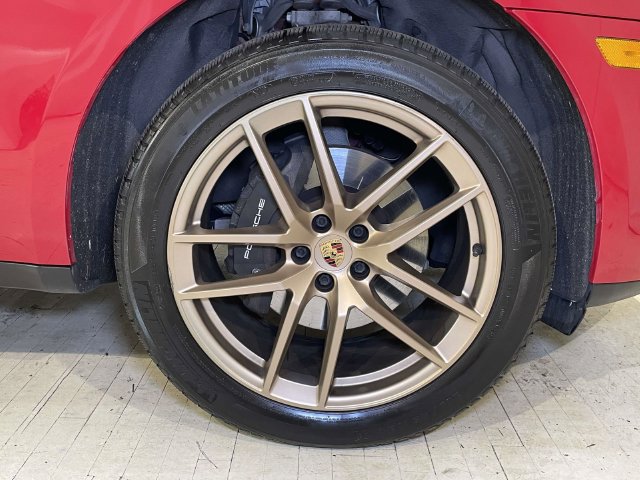 Certified 2022 Porsche Macan AWD/4WD image 11