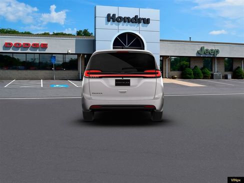 New 2026 Chrysler Pacifica Select image 6