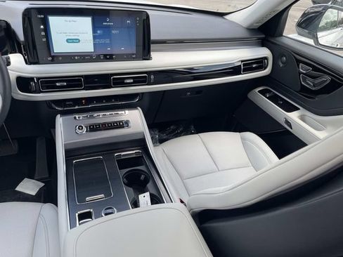 New 2026 Lincoln Aviator AWD image 14