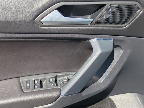 Used 2020 Volkswagen Tiguan SE image 50