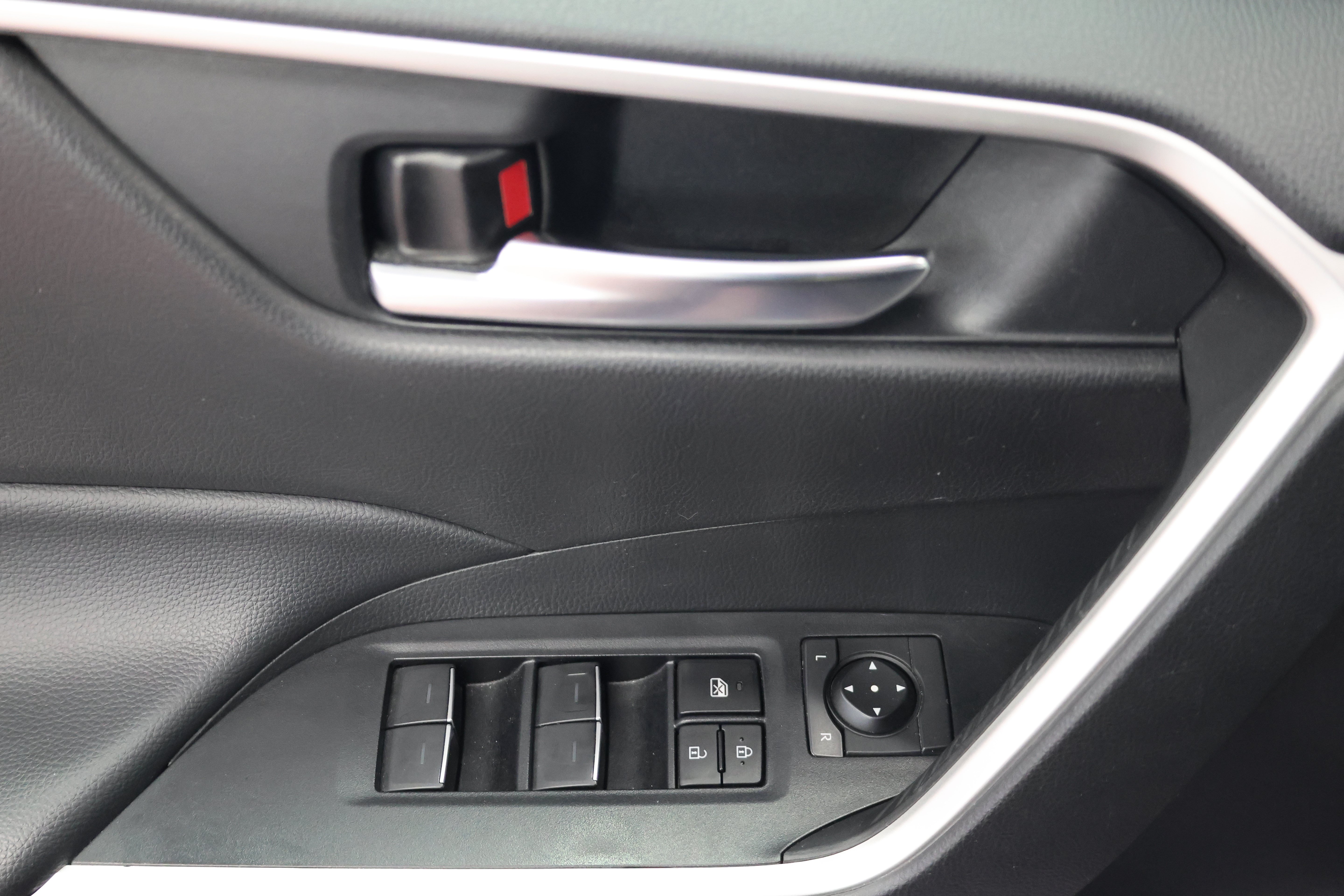 Used 2024 Toyota RAV4 XLE FWD image 20