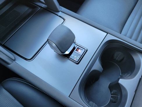 Used 2025 Land Rover Discovery Sport Dynamic SE image 35