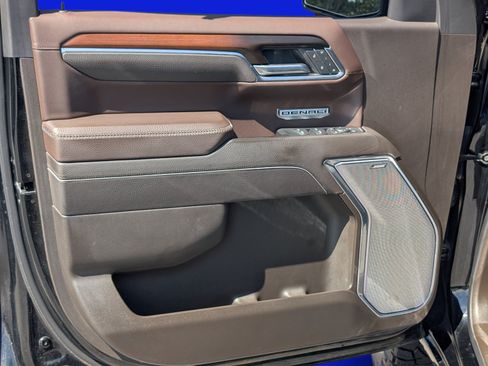 Used 2025 GMC Sierra 1500 Denali w/ Technology Package AWD/4WD image 14