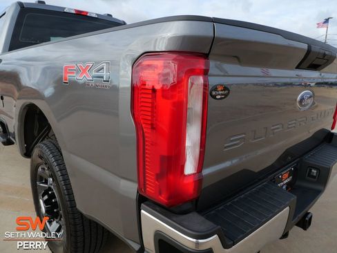 Used 2025 Ford F250 XL w/ FX4 Off-Road Package image 9