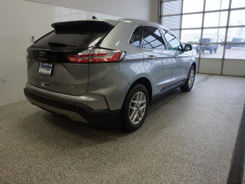 Used 2021 Ford Edge SEL w/ Convenience Package image 3