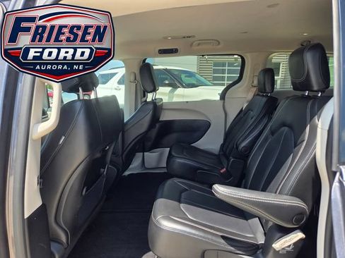 Used 2023 Chrysler Pacifica Touring-L FWD image 25
