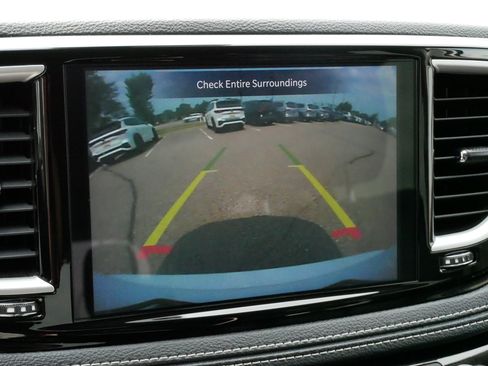 Used 2023 Chrysler Pacifica Touring-L FWD image 29