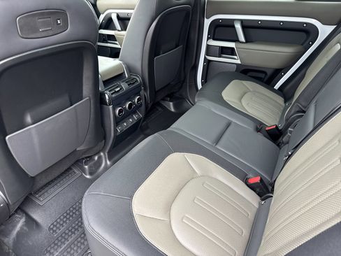 Used 2022 Land Rover Defender 110 X-Dynamic HSE image 11