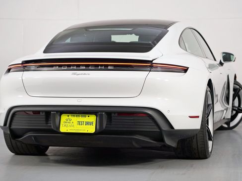 Used 2022 Porsche Taycan image 5