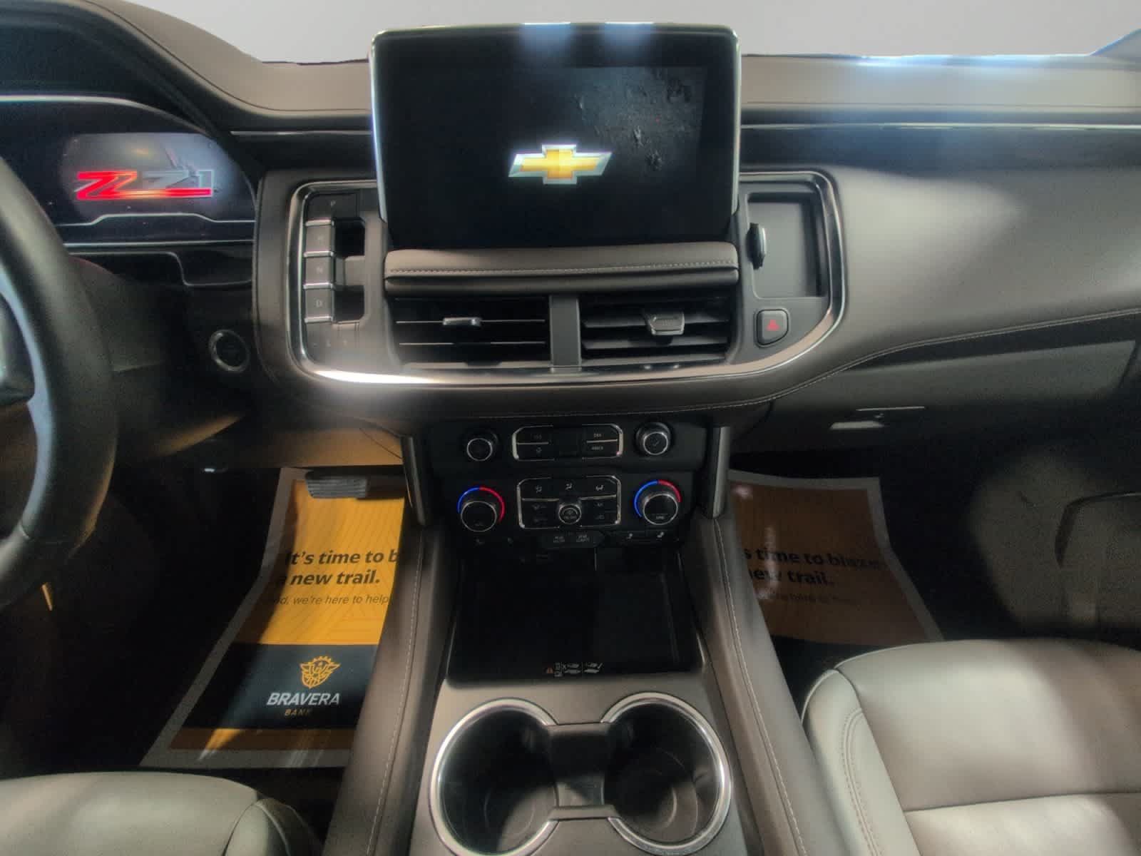 Used 2022 Chevrolet Tahoe Z71 w/ Luxury Package AWD/4WD image 11