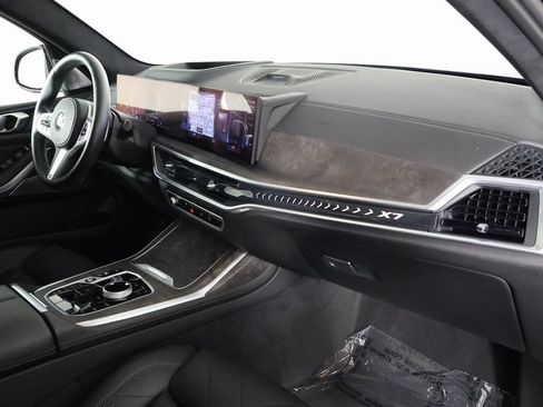 Used 2023 BMW X7 xDrive40i w/ M Sport Package AWD/4WD image 9