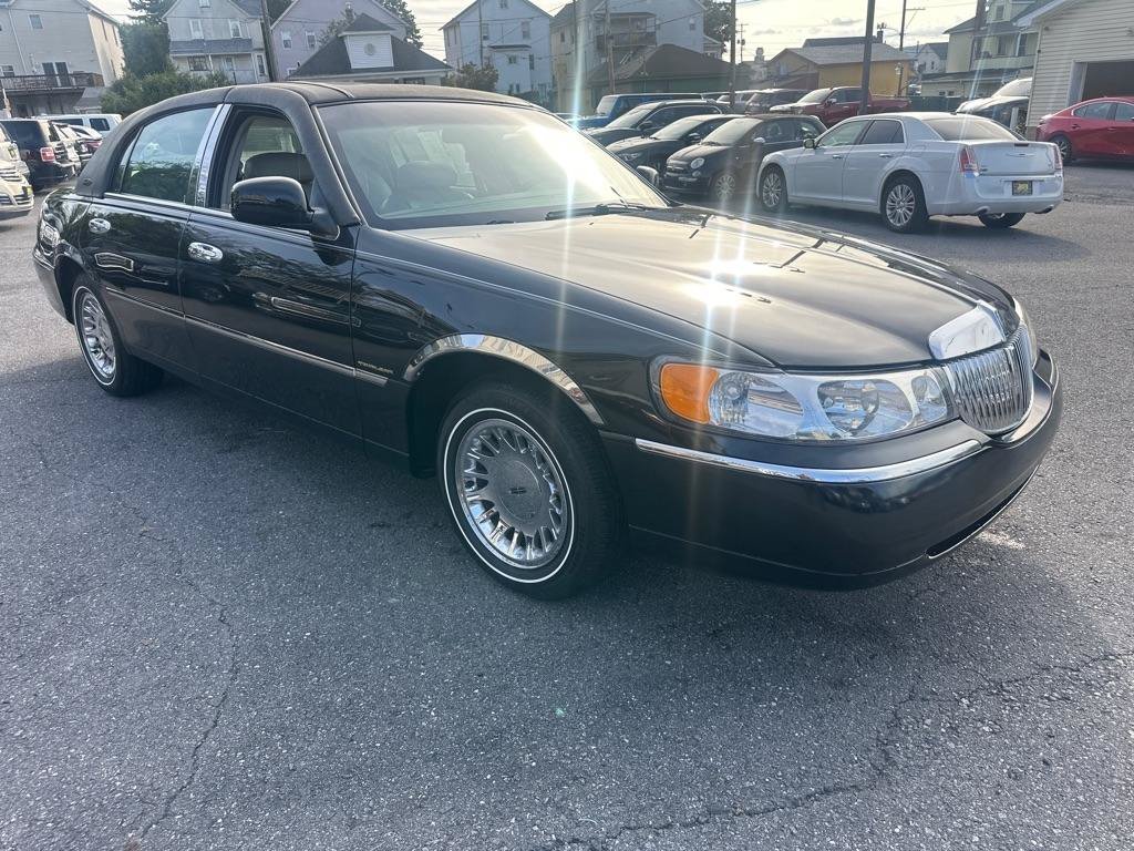 Used 2002 Lincoln Town Car Cartier RWD image 22