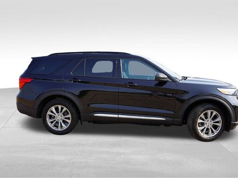 Certified 2024 Ford Explorer XLT w/ Equipment Group 202A AWD/4WD image 3