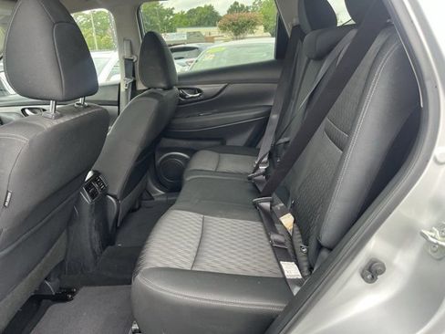 Used 2019 Nissan Rogue SV image 14